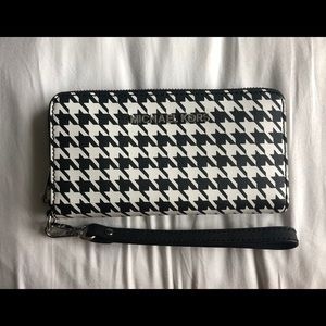 Michael Kors Black and White Wristlet